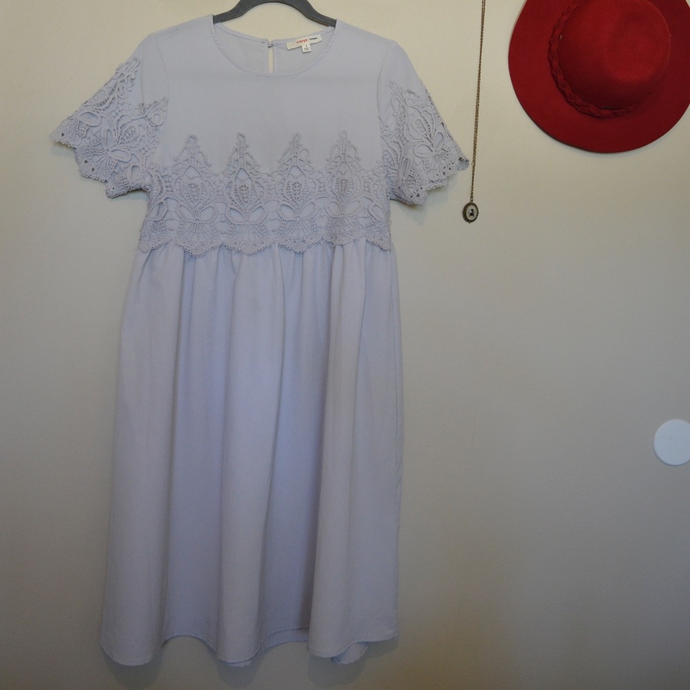 🌸EUC🌸Lovely Lilac Dress with Lace Accents